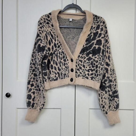 Bar III pink leopard spot fuzzy button down sweater, large - Picture 4 of 8